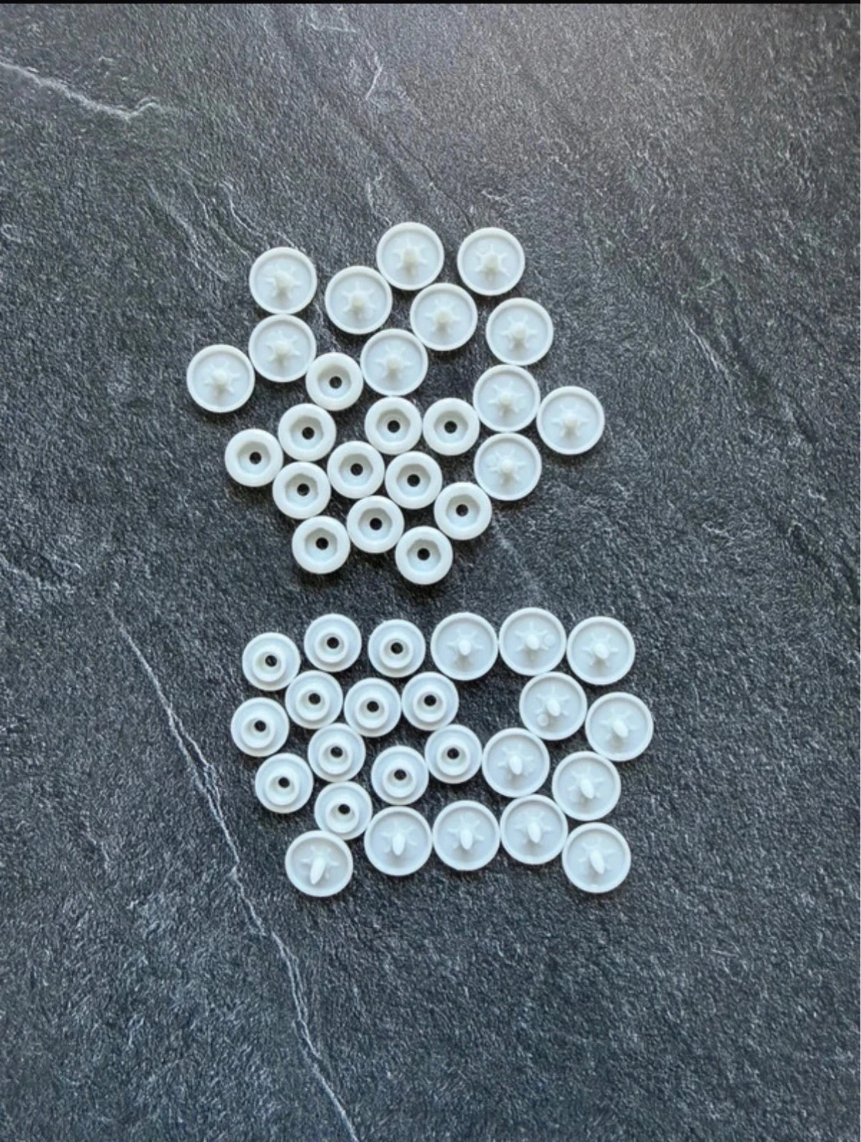 Boutons pression crème blanc cassé